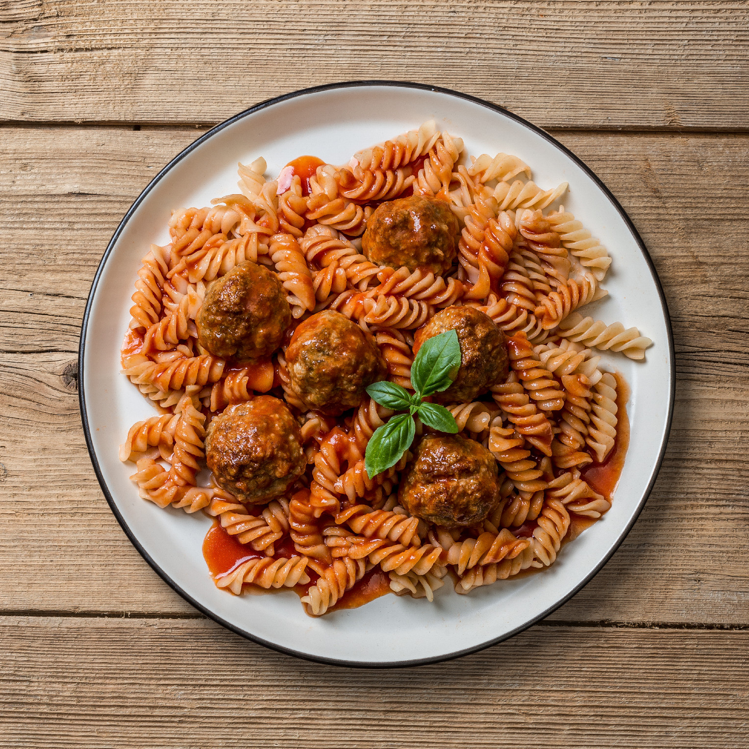 KM Mäsové guľočky v rajčinovej omáčce s fusilli – Obrázok 2